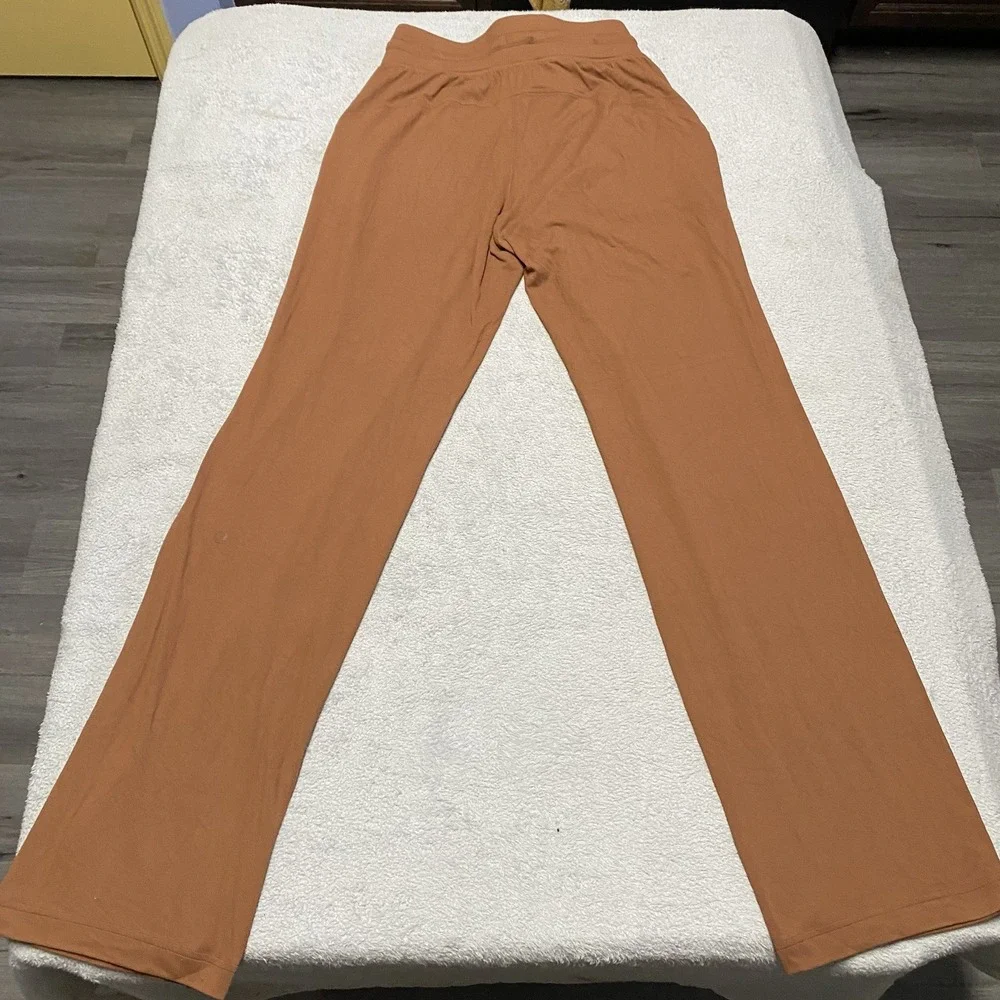 lululemon athletica excellent please